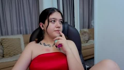 Estefani  online show from April 2026 08:43:02 PM