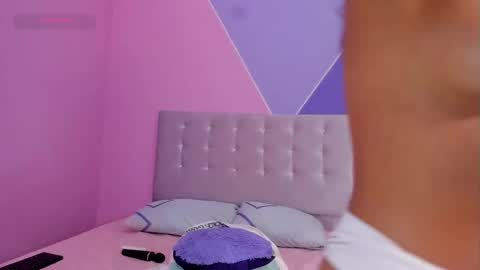 Snapshot of niabianco chatting on February 2025 10:21:02 PM N I A online show from February 2025 10:21:02 PM