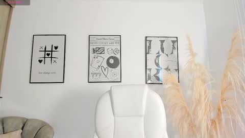 Nia online show from November 2025 12:53:01 PM