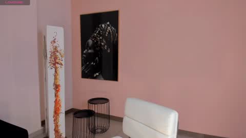 Snapshot of niaholland chatting on January 2025 10:38:02 AM SQUIRTER DOLL online show from January 2025 10:38:02 AM