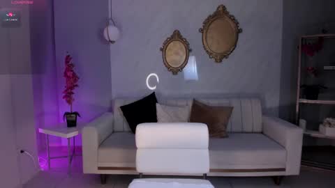 Snapshot of niaholland chatting on February 2025 07:58:02 PM SQUIRTER DOLL online show from February 2025 07:58:02 PM