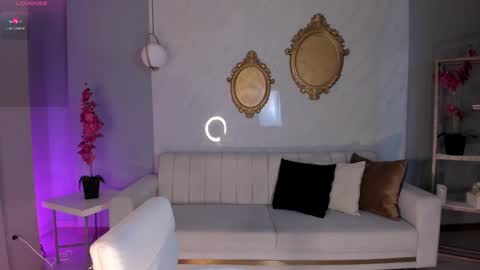 Snapshot of niaholland chatting on February 2025 09:12:01 PM SQUIRTER DOLL online show from February 2025 09:12:01 PM