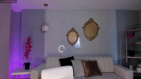 Snapshot of niaholland chatting on March 2025 07:06:02 PM SQUIRTER DOLL online show from March 2025 07:06:02 PM