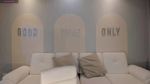 Snapshot of niaholland chatting on October 2025 06:07:02 PM SQUIRTER DOLL online show from October 2025 06:07:02 PM