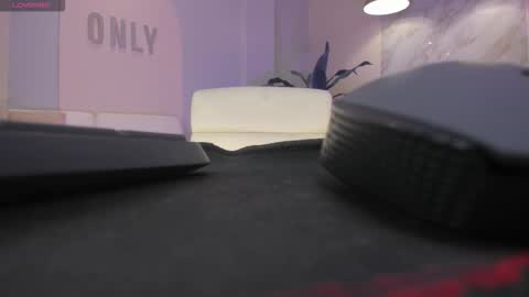 Snapshot of niaholland chatting on December 2025 06:12:02 PM SQUIRTER DOLL online show from December 2025 06:12:02 PM