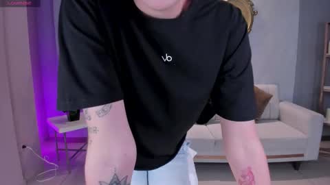 Snapshot of niaholland chatting on December 2025 07:08:02 PM SQUIRTER DOLL online show from December 2025 07:08:02 PM