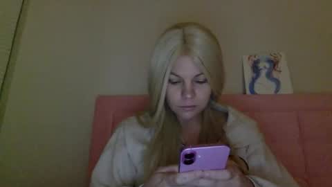 Snapshot of nicecolddrink2 chatting on December 2025 10:46:01 AM Amber online show from December 2025 10:46:01 AM