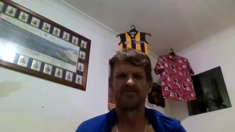 Snapshot of niceozziecockxxx chatting on November 2025 05:20:01 AM Sexiishaine online show from November 2025 05:20:01 AM