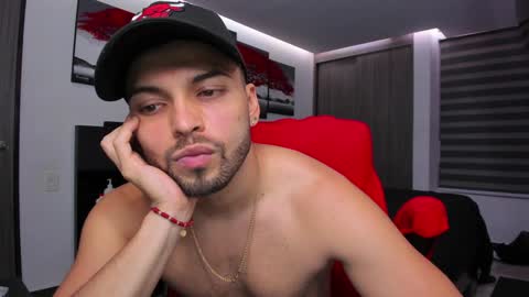 Snapshot of nick_klaus chatting on December 2024 11:25:01 PM Nick Klaus online show from December 2024 11:25:01 PM