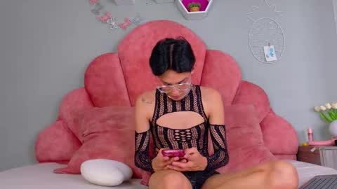 NICKI FOX  online show from September 2025 02:55:02 AM
