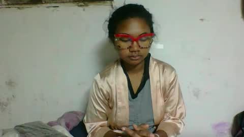 nickiqqyuu online show from July 2026 12:27:01 AM