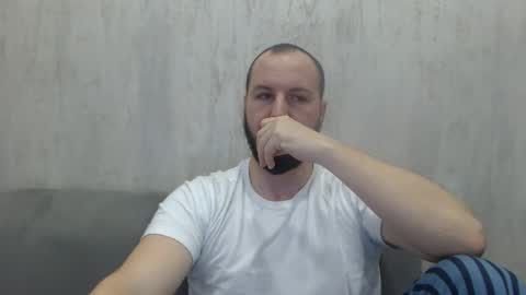 Snapshot of nickolas22 chatting on December 2025 01:00:01 AM Julian online show from December 2025 01:00:01 AM