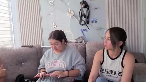 nicky_as online show from November 2025 01:35:02 PM