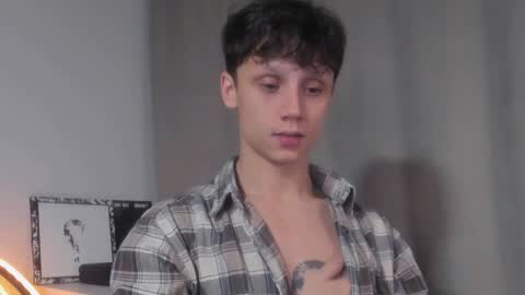 Snapshot of nicky_neal chatting on December 2024 03:15:02 AM Nicky Neal online show from December 2024 03:15:02 AM