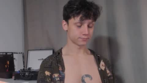 Snapshot of nicky_neal chatting on December 2024 01:17:01 AM Nicky Neal online show from December 2024 01:17:01 AM