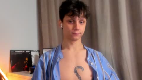 Snapshot of nicky_neal chatting on December 2024 12:52:02 AM Nicky Neal online show from December 2024 12:52:02 AM