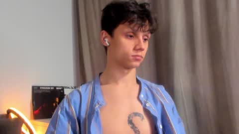 Snapshot of nicky_neal chatting on December 2024 03:58:02 AM Nicky Neal online show from December 2024 03:58:02 AM