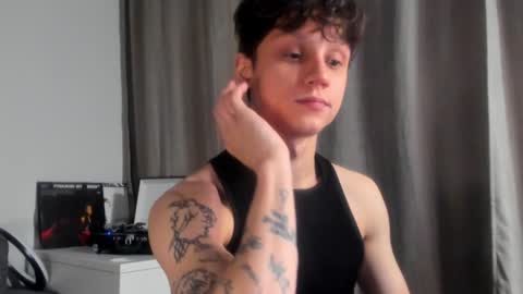 Snapshot of nicky_neal chatting on December 2024 02:09:01 AM Nicky Neal online show from December 2024 02:09:01 AM