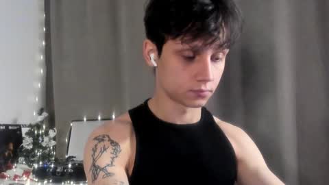 Snapshot of nicky_neal chatting on December 2024 07:43:01 PM Nicky Neal online show from December 2024 07:43:01 PM