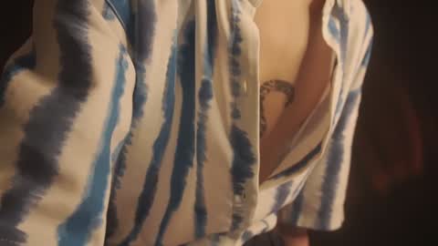 Snapshot of nicky_neal chatting on February 2025 07:44:02 PM Nicky Neal online show from February 2025 07:44:02 PM