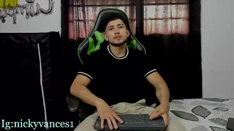 nicky online show from November 2025 09:37:01 PM