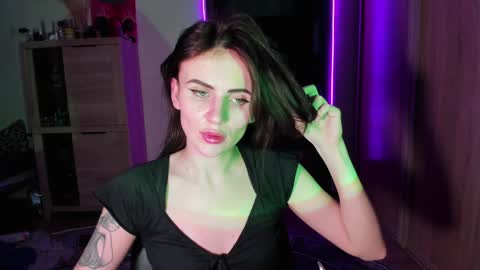 Snapshot of nicky_weekends chatting on January 2025 01:37:02 AM Nicky Weekends online show from January 2025 01:37:02 AM