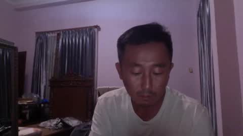 nickyang75 online show from December 2024 10:33:02 PM