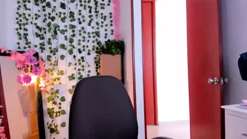 Snapshot of nico_lette_ chatting on September 2025 08:12:02 PM Nico online show from September 2025 08:12:02 PM