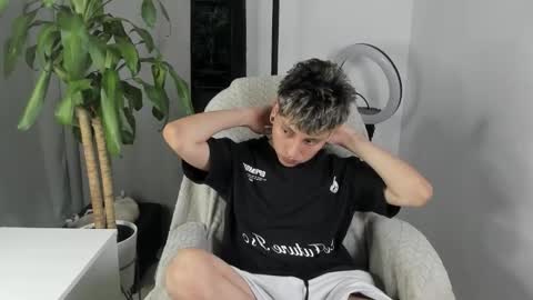 Nico  online show from December 2025 10:18:02 PM