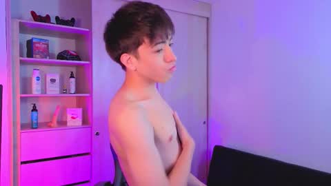 Nicolas online show from September 2025 08:10:01 PM