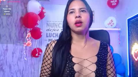nicol_ross19 online show from February 2026 11:59:01 PM