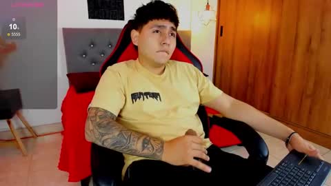 nicolas_james_sc online show from December 2025 01:52:02 PM