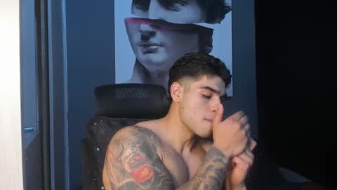 Snapshot of nicolasmuscle chatting on October 2025 11:38:02 PM Andres online show from October 2025 11:38:02 PM