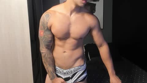 Snapshot of nicolasmuscle chatting on December 2025 01:22:02 AM Andres online show from December 2025 01:22:02 AM