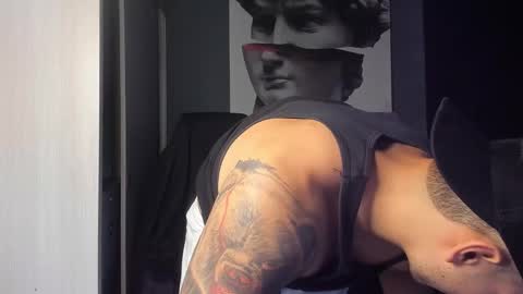 Snapshot of nicolasmuscle chatting on December 2025 04:59:02 PM Andres online show from December 2025 04:59:02 PM