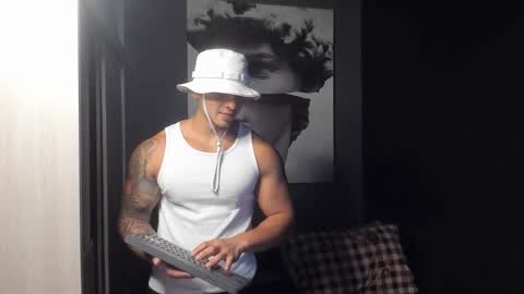 Snapshot of nicolasmuscle chatting on December 2025 04:56:01 PM Andres online show from December 2025 04:56:01 PM