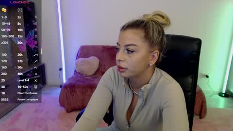 Snapshot of nicole___19 chatting on September 2025 04:41:01 PM Nico online show from September 2025 04:41:01 PM