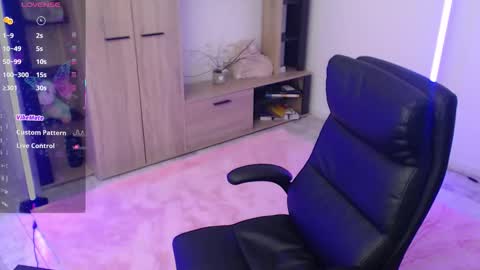 Snapshot of nicole___19 chatting on November 2025 08:47:01 PM Nico online show from November 2025 08:47:01 PM