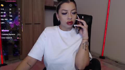 Snapshot of nicole___19 chatting on November 2025 07:15:01 PM Nico online show from November 2025 07:15:01 PM