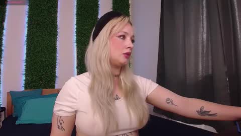 Nicole online show from September 2025 11:58:01 AM