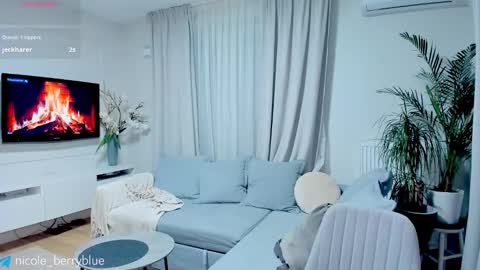 Snapshot of nicole_blueberry chatting on November 2025 08:47:02 PM Nicole online show from November 2025 08:47:02 PM