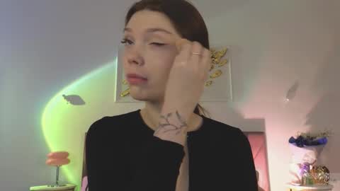 Nicole online show from November 2025 09:30:02 PM