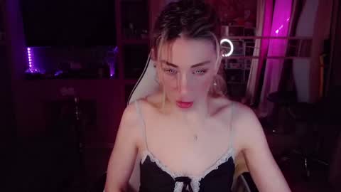 Snapshot of nicole_g0ld_ chatting on May 2026 10:48:02 PM Nicole online show from May 2026 10:48:02 PM