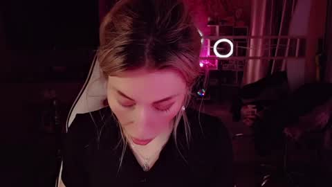 Snapshot of nicole_g0ld_ chatting on May 2026 06:41:02 AM Nicole online show from May 2026 06:41:02 AM