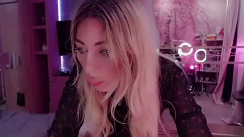 Nicole online show from June 2026 11:40:01 PM
