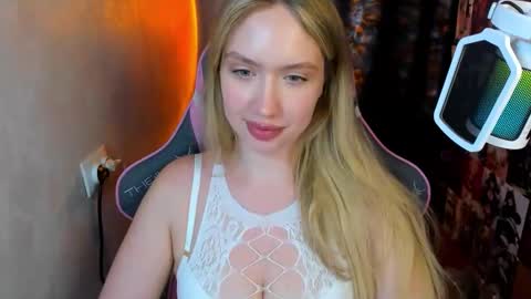 Nicole online show from October 2025 06:30:01 PM