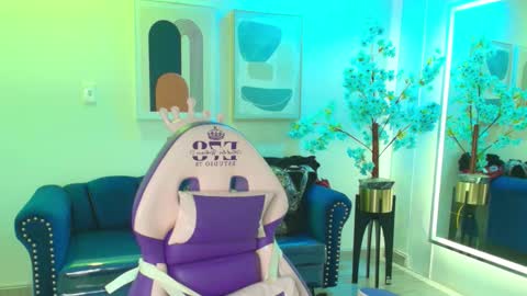 Nicolle online show from January 2026 12:00:01 PM