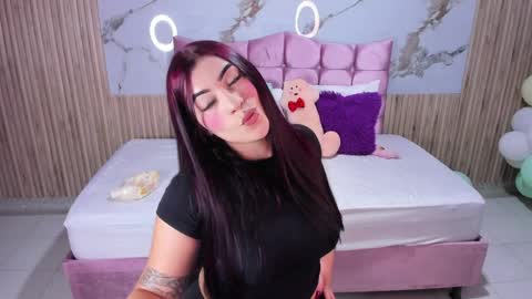 nicolee19_ online show from April 2026 10:59:01 AM
