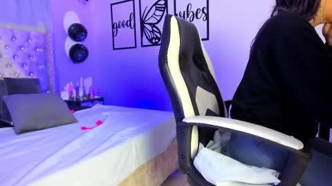 Snapshot of nicolee_millerr chatting on November 2025 11:54:01 AM nicolee millerr online show from November 2025 11:54:01 AM