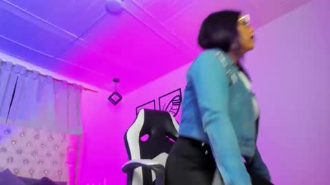 Snapshot of nicolee_millerr chatting on January 2026 12:40:02 PM nicolee millerr online show from January 2026 12:40:02 PM